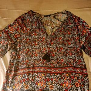 American Eagle bohemian top size xl. Floral print.